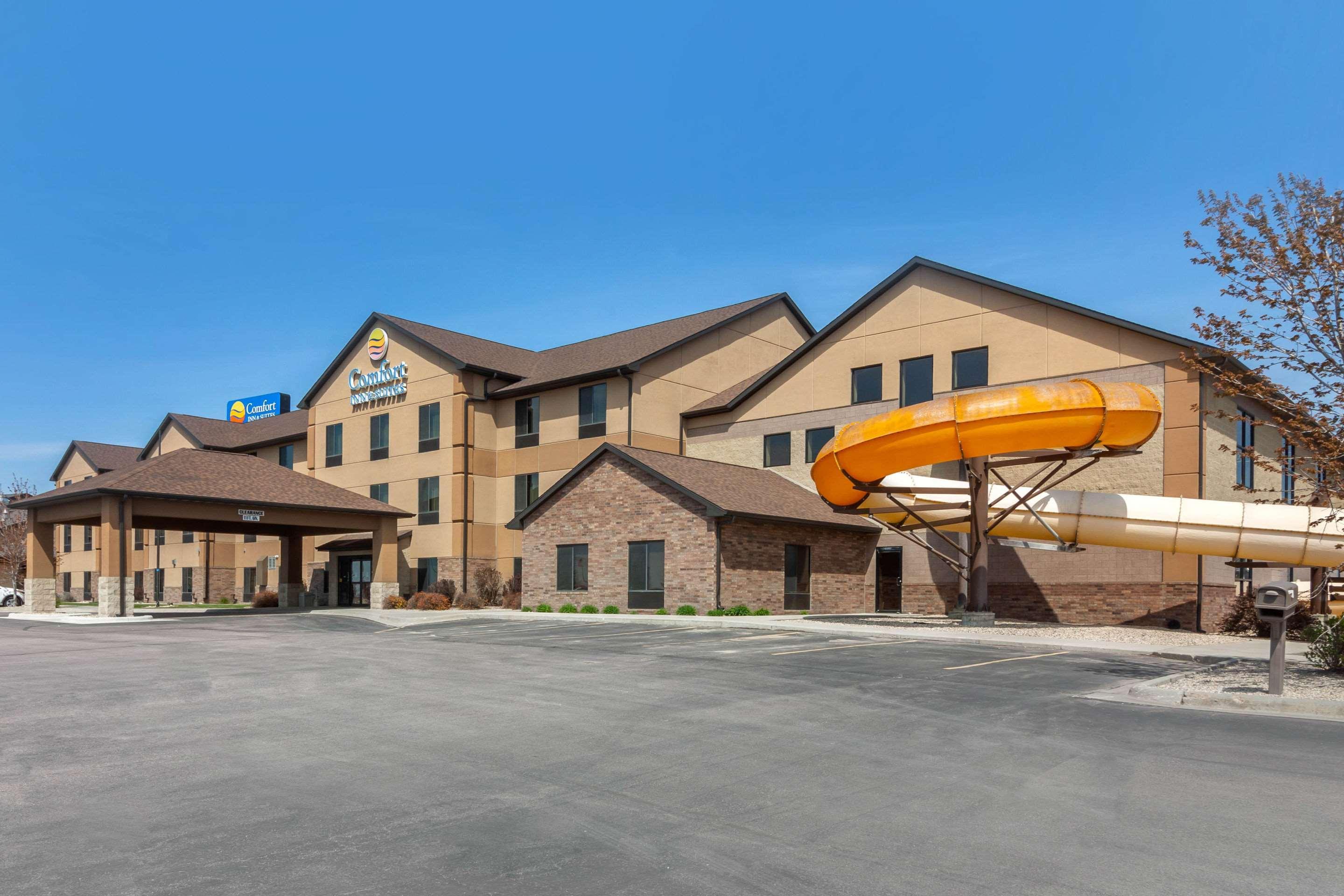 Comfort Inn & Suites Mitchell I-90 Exterior photo